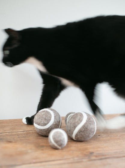 WOOL TENNIS BALL